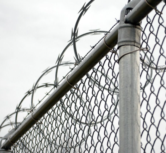 Barbed Wire and Razor Wire In Fencing